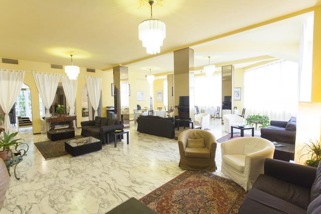 Hotel Roma サルソマッジョーレ・テルメ エクステリア 写真